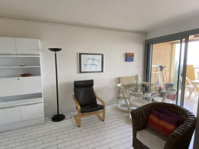 Deux-pièces avec loggia, 1 chambre, proche mer - FR-1-750-7